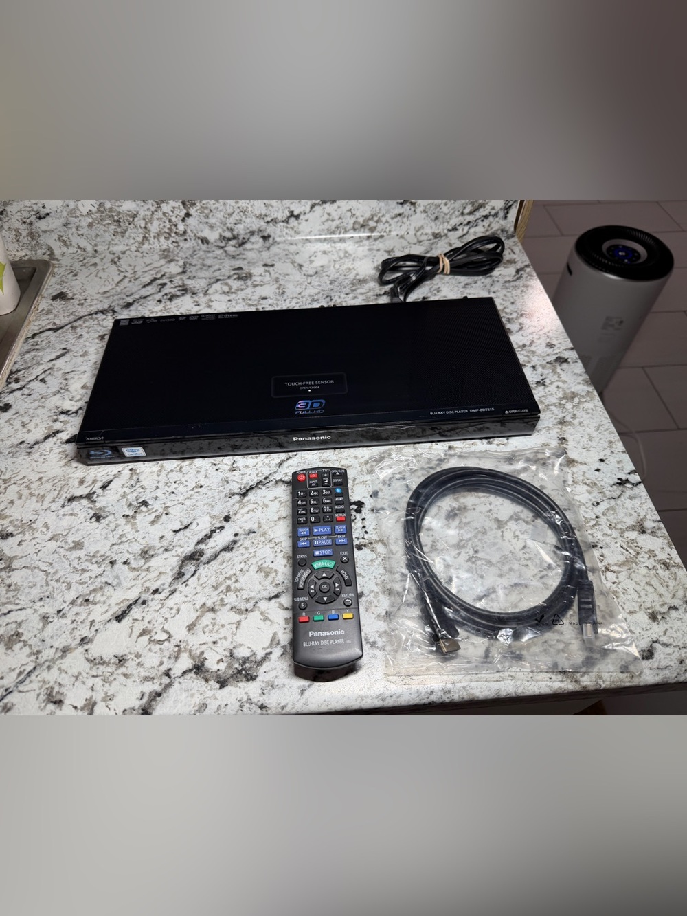 Panasonic DMP-BDT215 Full HD 3D Blu-ray Disc player with remote